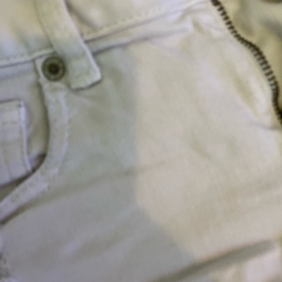 White shorts - Picture 2 of 4